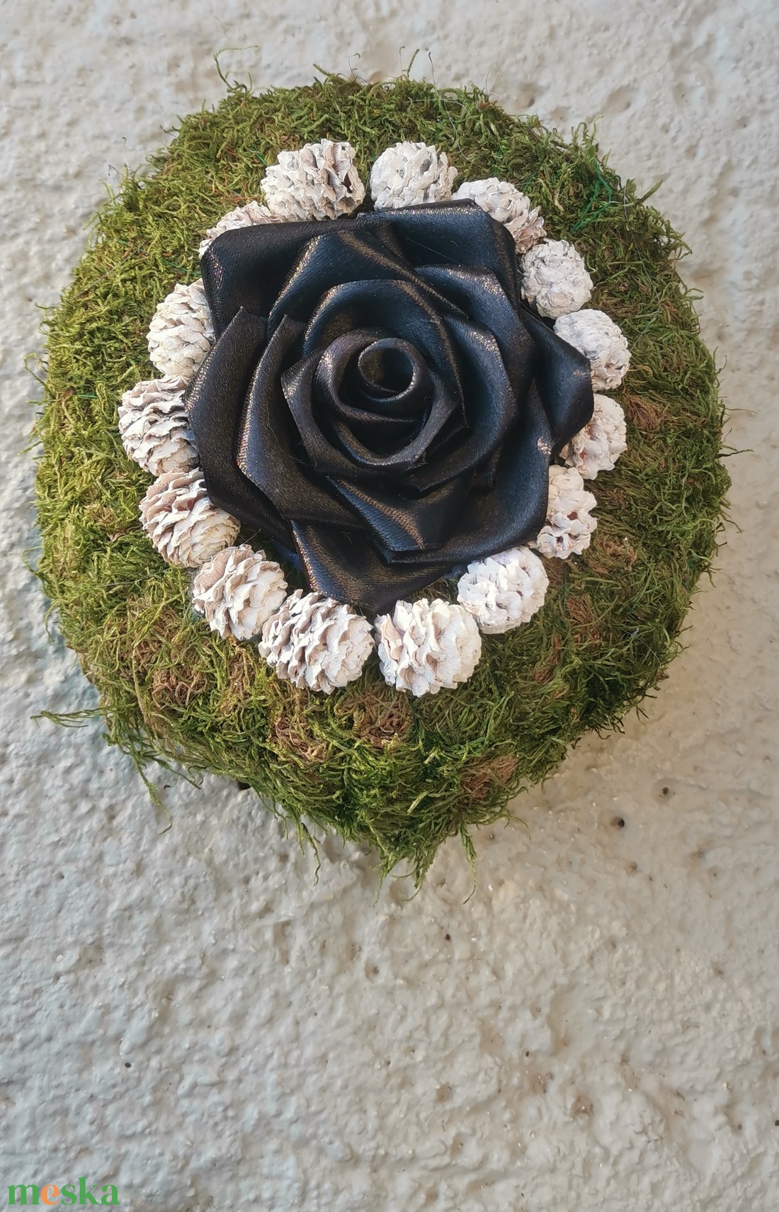 Szaténrózsás sírkoszorú - otthon & életmód - vallás - temetkezési tárgy - sírkoszorú, kegyeleti koszorú - Meska.hu Szaténrózsás sírkoszorú - otthon & életmód - vallás - temetkezési tárgy - sírkoszorú, kegyeleti koszorú - Meska.hu