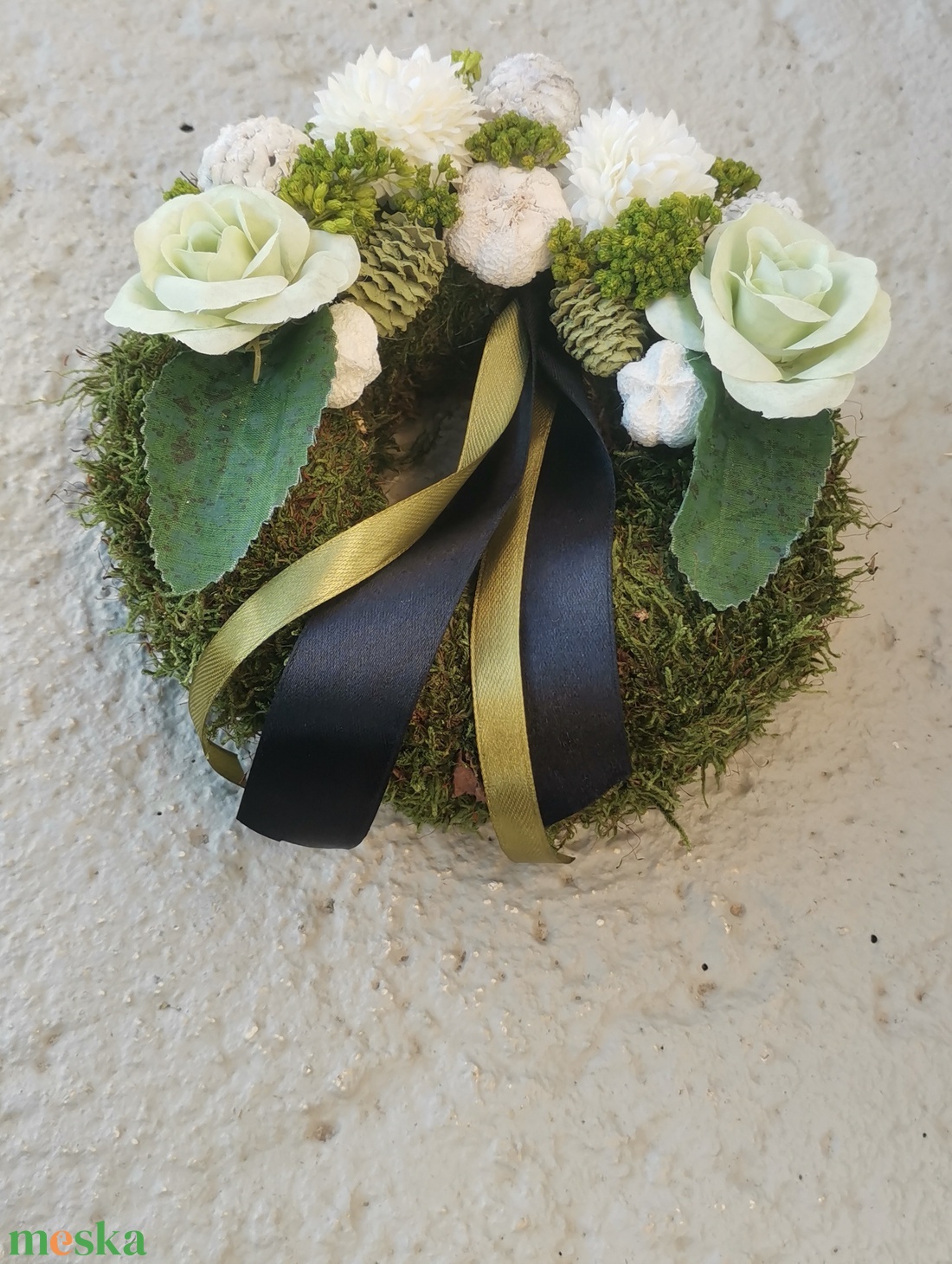 Zöldrózsás sírkoszorú - otthon & életmód - vallás - temetkezési tárgy - sírkoszorú, kegyeleti koszorú - Meska.hu