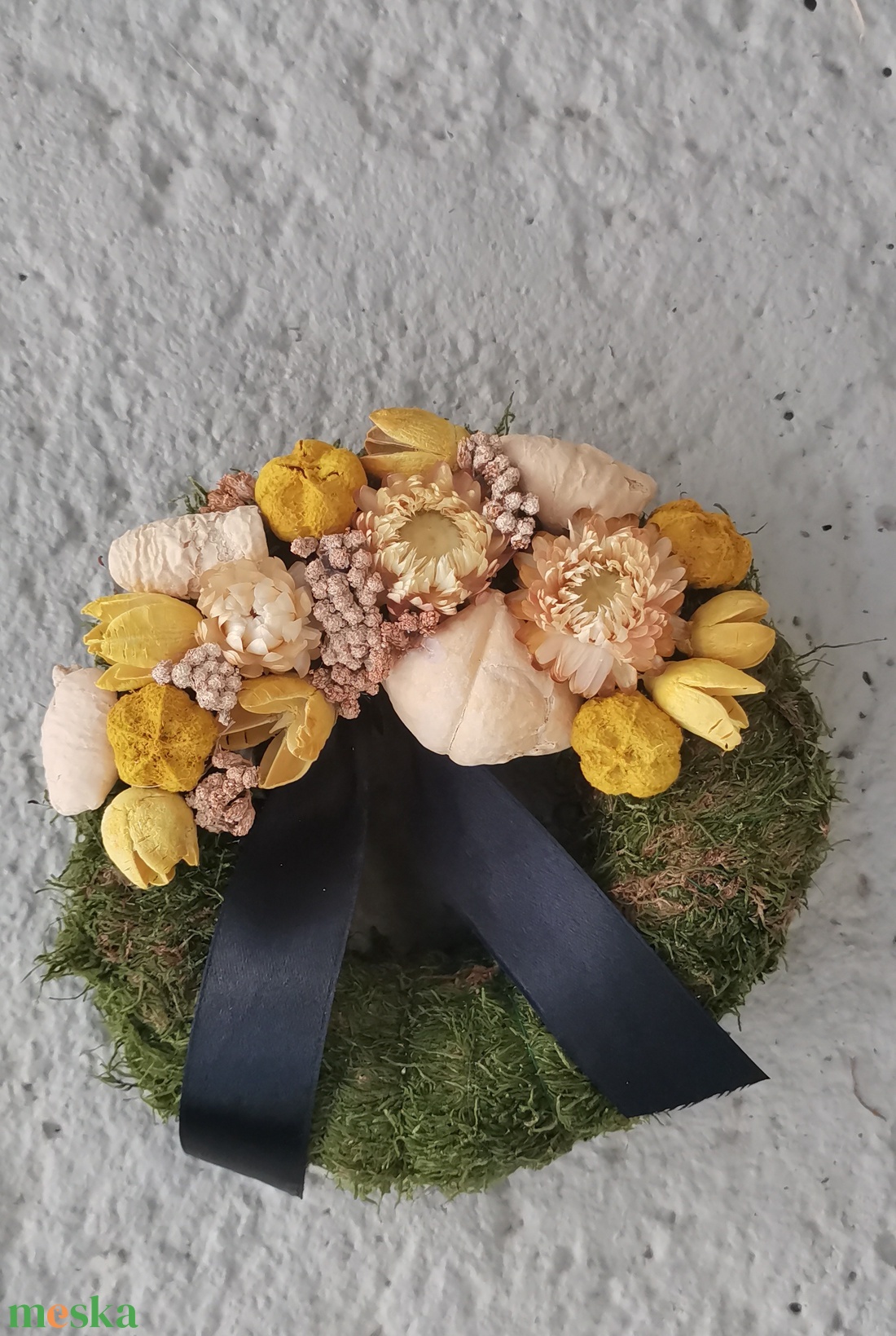 Sárga száraztermés sírkoszorú - otthon & életmód - vallás - temetkezési tárgy - sírkoszorú, kegyeleti koszorú - Meska.hu