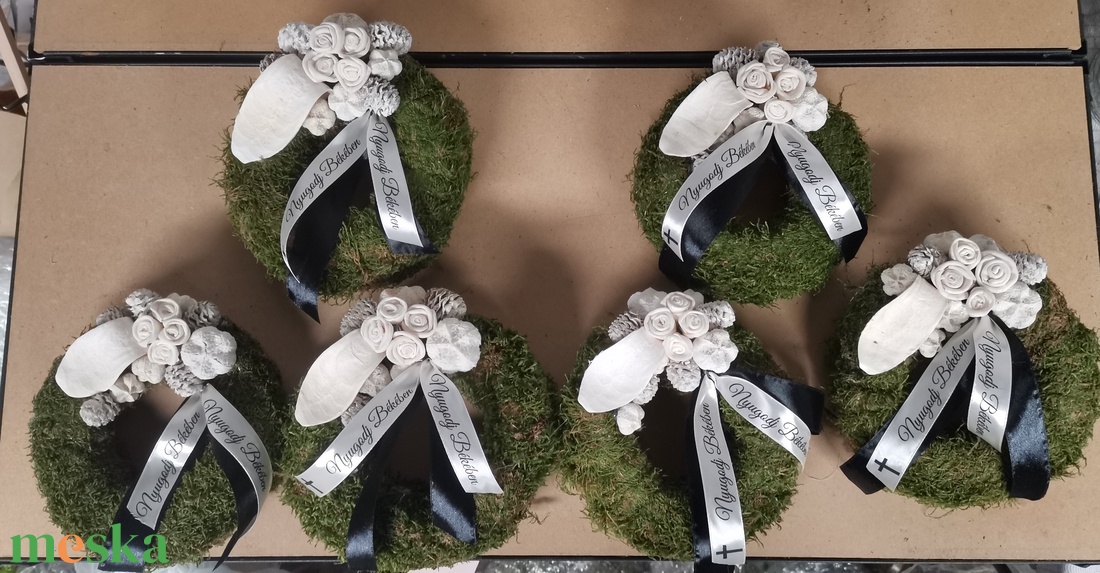Rendelt sírkoszorúk - otthon & életmód - vallás - temetkezési tárgy - sírdísz, kegyeleti dísz - Meska.hu