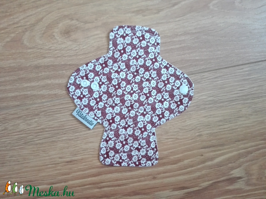 Prémium mosható tisztasági betét -vízhatlan réteggel ,bordó/ fehér virágos -  - Meska.hu