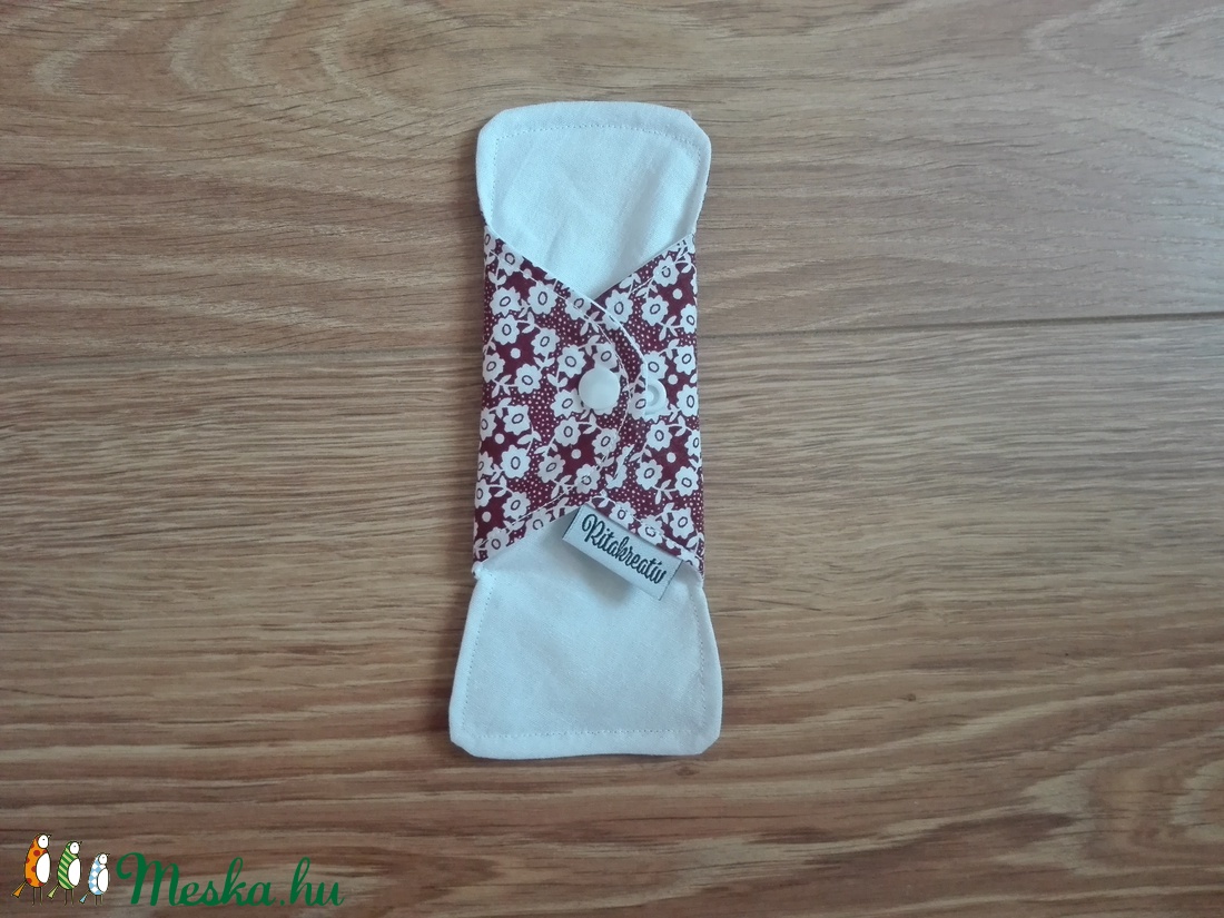 Prémium mosható tisztasági betét -vízhatlan réteggel ,bordó/ fehér virágos -  - Meska.hu