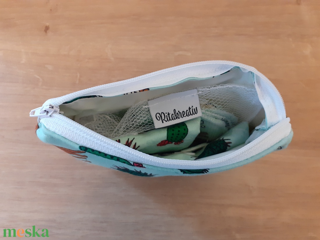 Vízhatlan neszesszer, újratasak, vízálló tok, zsepitartó, betéttartó, pénztárca, kártyatartó - láma - táska & tok - neszesszer - Meska.hu Vízhatlan neszesszer, újratasak, vízálló tok, zsepitartó, betéttartó, pénztárca, kártyatartó - láma - táska & tok - neszesszer - Meska.hu
