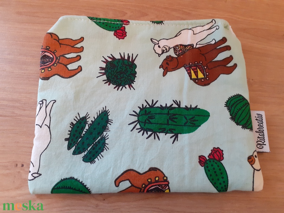 Vízhatlan neszesszer, újratasak, vízálló tok, zsepitartó, betéttartó, pénztárca, kártyatartó - láma - táska & tok - neszesszer - Meska.hu Vízhatlan neszesszer, újratasak, vízálló tok, zsepitartó, betéttartó, pénztárca, kártyatartó - láma - táska & tok - neszesszer - Meska.hu