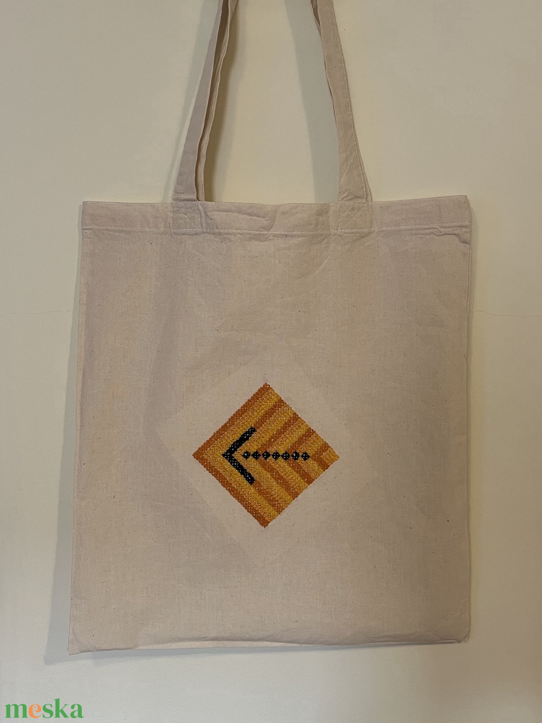 Fekete nyíl - kézzel himzett vászonszatyor - táska & tok - bevásárlás & shopper táska - shopper, textiltáska, szatyor - Meska.hu Fekete nyíl - kézzel himzett vászonszatyor - táska & tok - bevásárlás & shopper táska - shopper, textiltáska, szatyor - Meska.hu