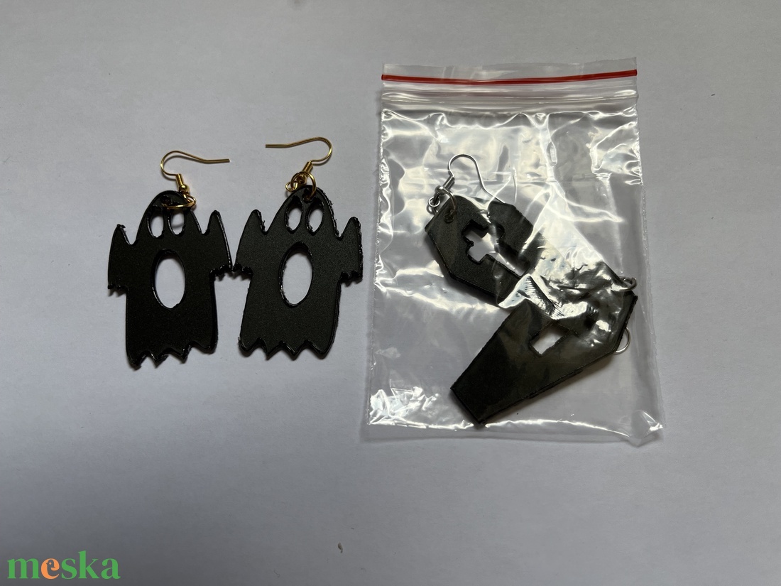 Halloween figurák fülbevalón - ékszer - fülbevaló - lógó fülbevaló - Meska.hu