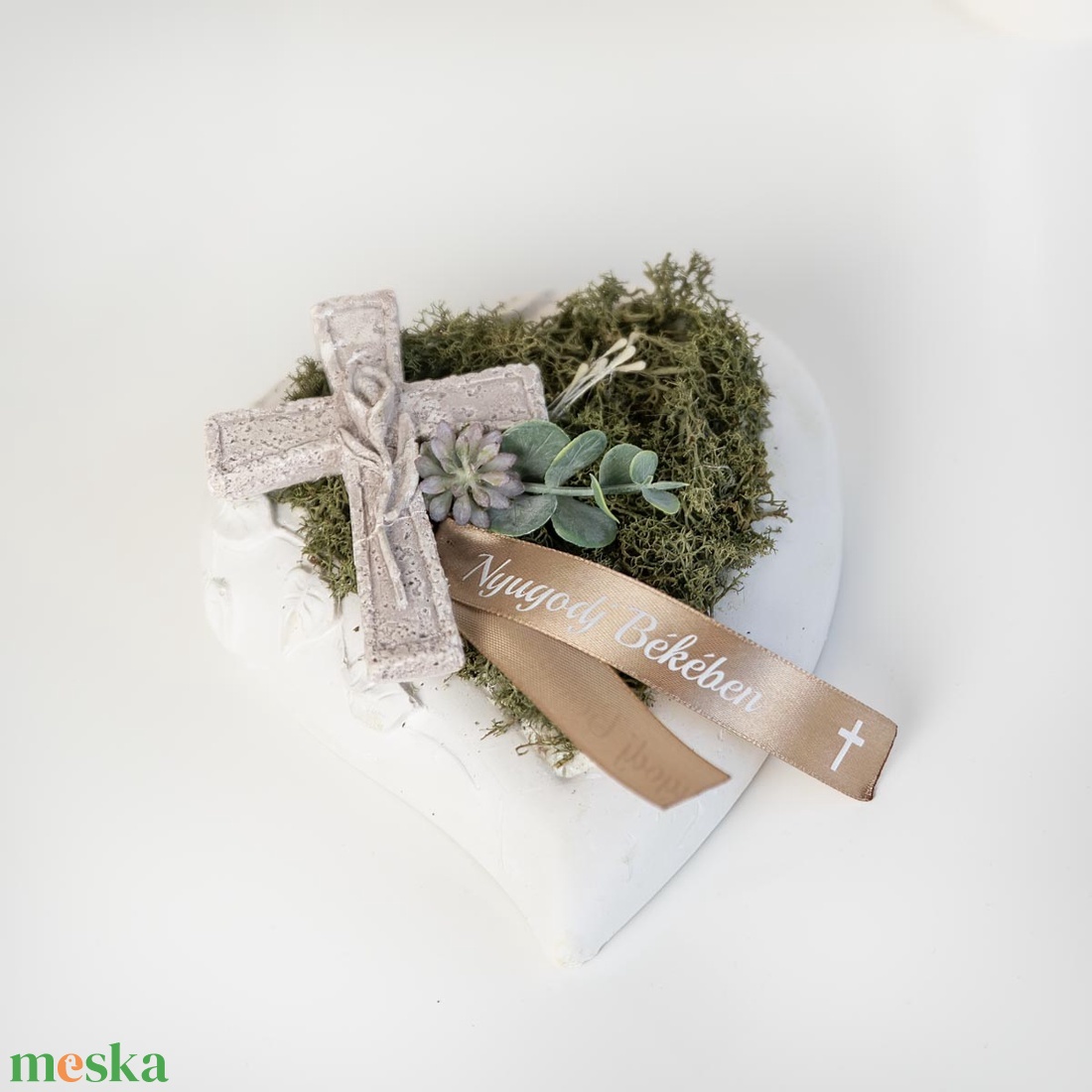 Temetői Sírdísz, kereszttel és Nyugodj Békében feliratú szalaggal - otthon & életmód - vallás - temetkezési tárgy - sírdísz, kegyeleti dísz - Meska.hu Temetői Sírdísz, kereszttel és Nyugodj Békében feliratú szalaggal - otthon & életmód - vallás - temetkezési tárgy - sírdísz, kegyeleti dísz - Meska.hu
