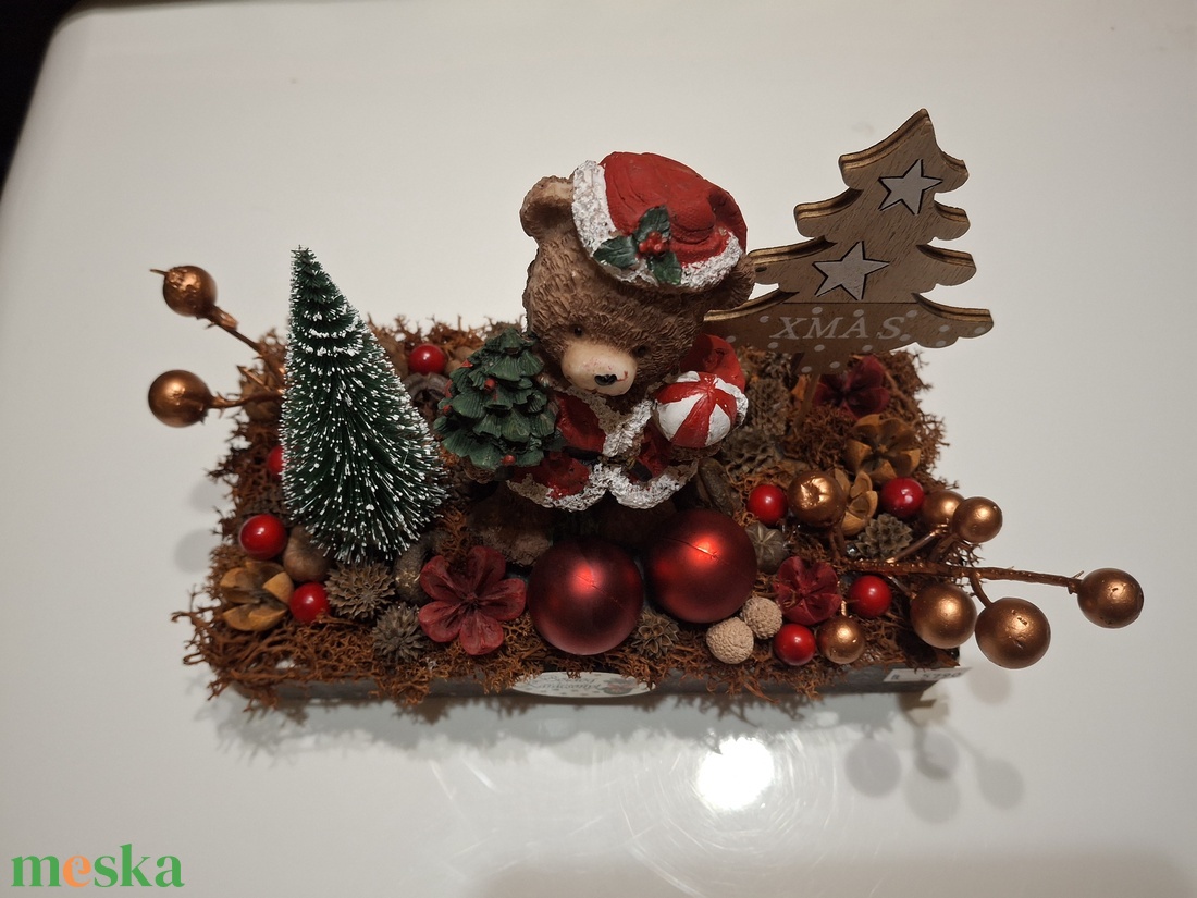 Karácsonyi asztaldísz mikulásruhás macival - karácsony - adventi díszek - adventi asztaldísz - Meska.hu