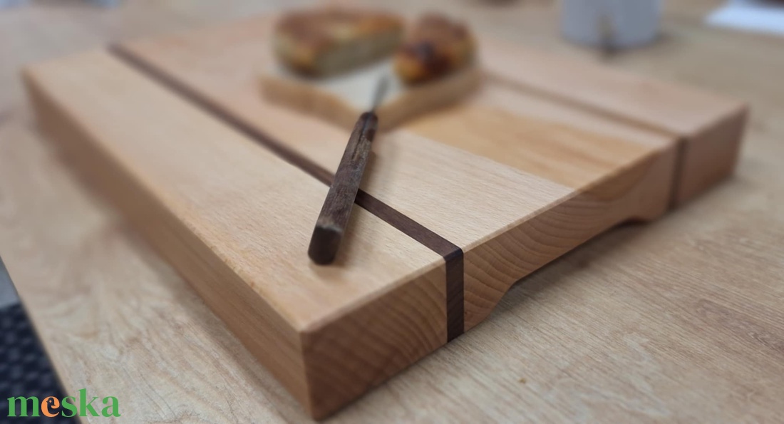 Bükk-diófa vágódeszka fogáskönnyítővel  - otthon & életmód - konyhafelszerelés, tálalás - sütés, főzés - vágódeszka - Meska.hu