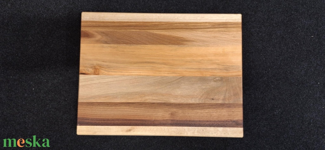 Vegyes, csíkos vágódeszka fogászkönnyítővel - otthon & életmód - konyhafelszerelés, tálalás - sütés, főzés - vágódeszka - Meska.hu