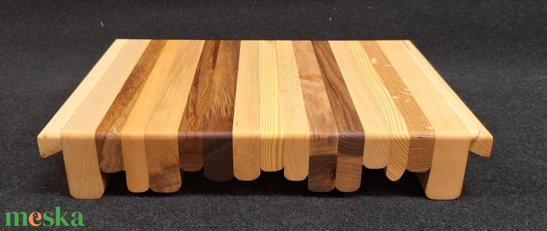 Sávos  vágódeszka  világos foganytúval (Közepes) - otthon & életmód - konyhafelszerelés, tálalás - sütés, főzés - vágódeszka - Meska.hu