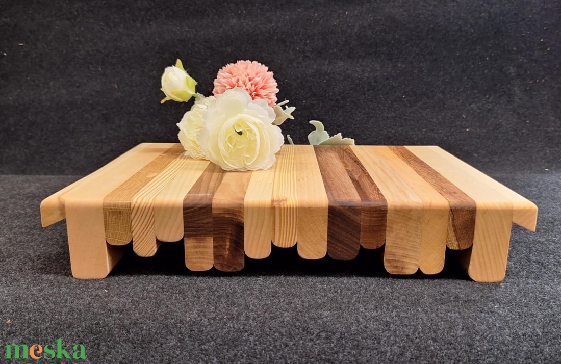 Sávos  vágódeszka  világos foganytúval (Közepes) - otthon & életmód - konyhafelszerelés, tálalás - sütés, főzés - vágódeszka - Meska.hu