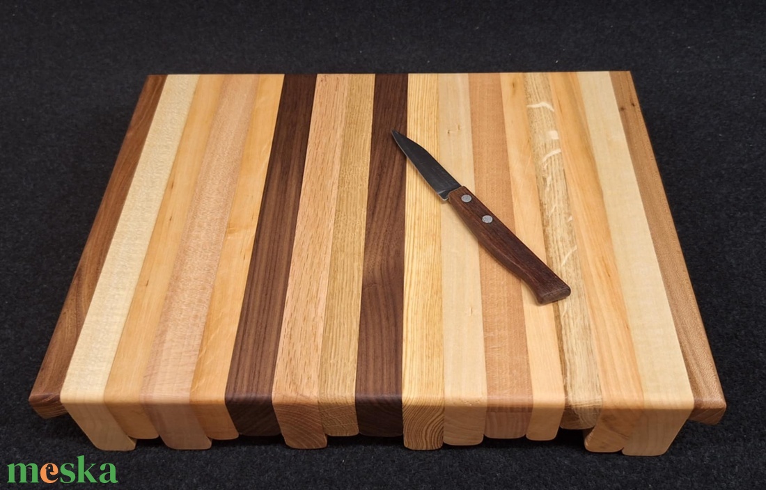 Sávos  vágódeszka  sötét foganytúval (Közepes) - otthon & életmód - konyhafelszerelés, tálalás - sütés, főzés - vágódeszka - Meska.hu