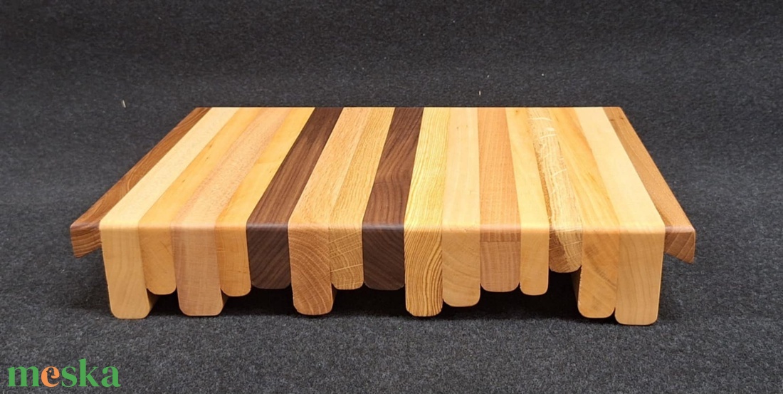 Sávos  vágódeszka  sötét foganytúval (Közepes) - otthon & életmód - konyhafelszerelés, tálalás - sütés, főzés - vágódeszka - Meska.hu