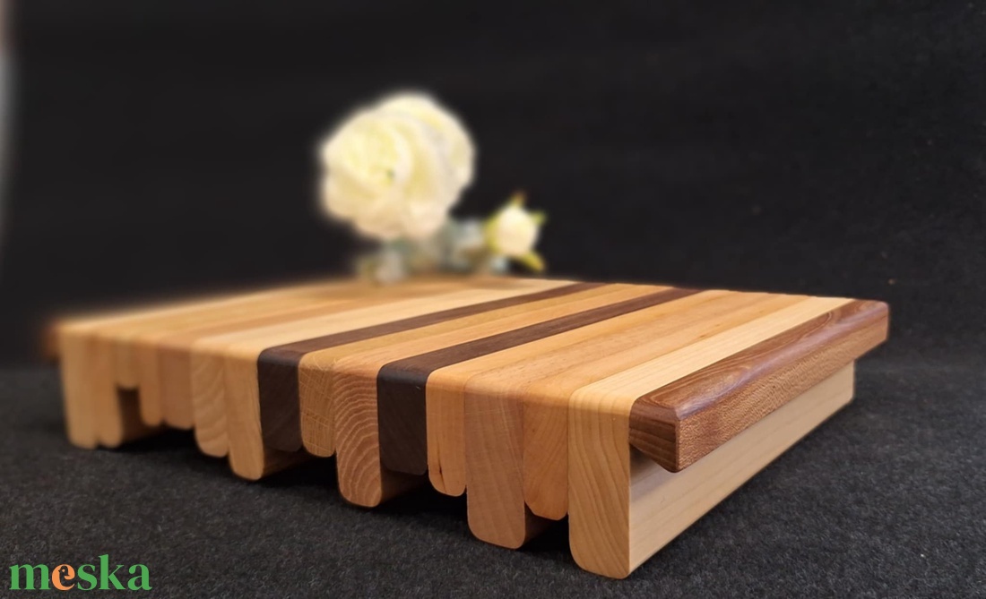 Sávos  vágódeszka  sötét foganytúval (Közepes) - otthon & életmód - konyhafelszerelés, tálalás - sütés, főzés - vágódeszka - Meska.hu