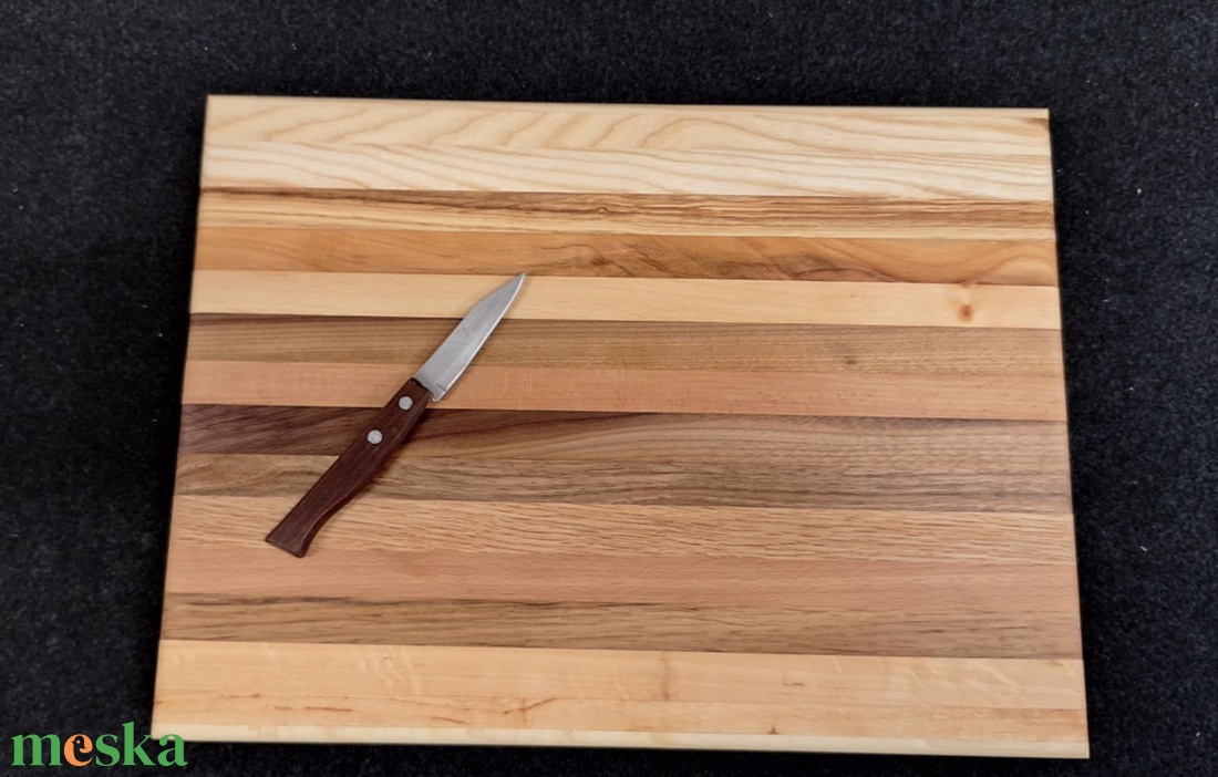 Sávos  vágódeszka  / világos vegyes (Nagy) - otthon & életmód - konyhafelszerelés, tálalás - sütés, főzés - vágódeszka - Meska.hu