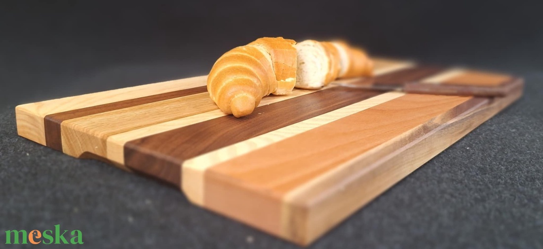 Margit vágódeszka fogáskönnyítővel  /  vegyes fából  - otthon & életmód - konyhafelszerelés, tálalás - sütés, főzés - vágódeszka - Meska.hu