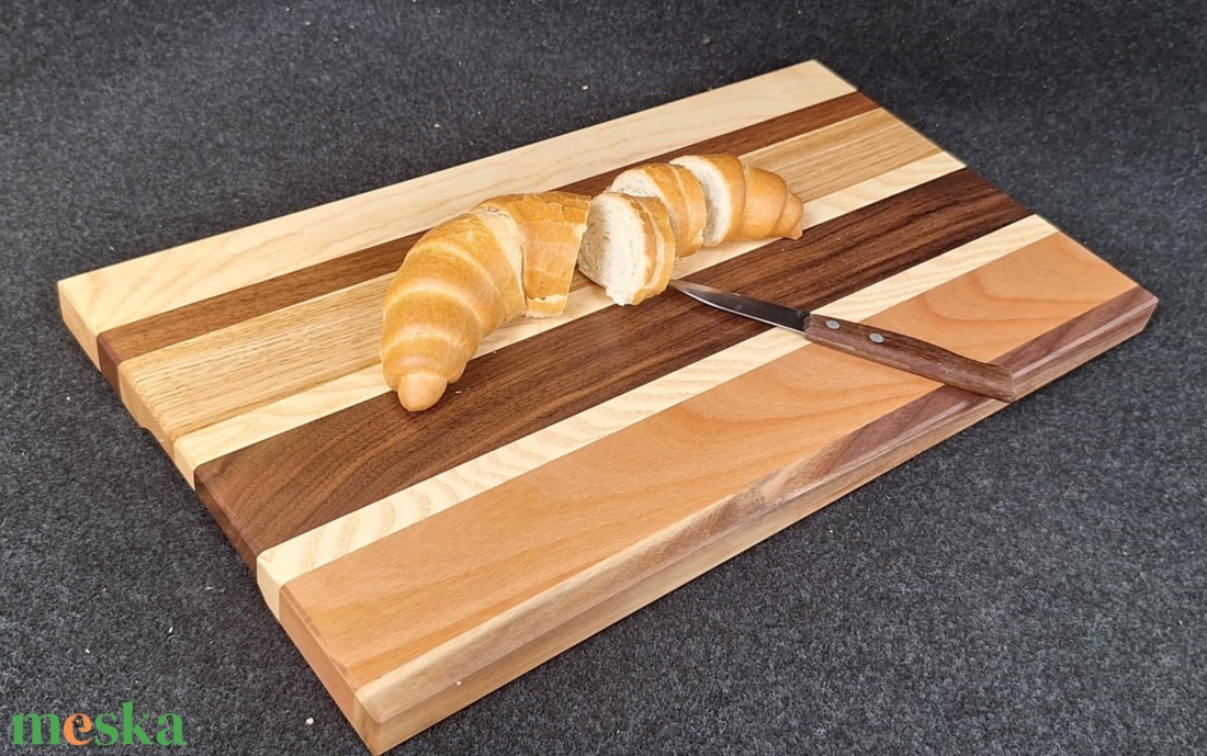 Margit vágódeszka fogáskönnyítővel  /  vegyes fából  - otthon & életmód - konyhafelszerelés, tálalás - sütés, főzés - vágódeszka - Meska.hu