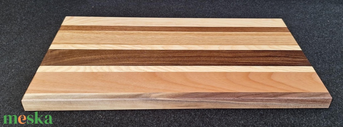 Margit vágódeszka fogáskönnyítővel  /  vegyes fából  - otthon & életmód - konyhafelszerelés, tálalás - sütés, főzés - vágódeszka - Meska.hu