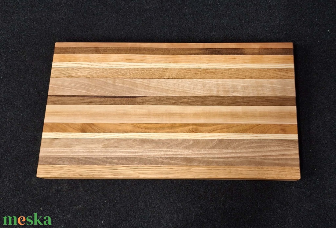 Mihály vágódeszka fogáskönnyítővel - otthon & életmód - konyhafelszerelés, tálalás - sütés, főzés - vágódeszka - Meska.hu