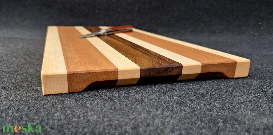 Zoltán vágódeszka fogáskönnyítővel - otthon & életmód - konyhafelszerelés, tálalás - sütés, főzés - vágódeszka - Meska.hu