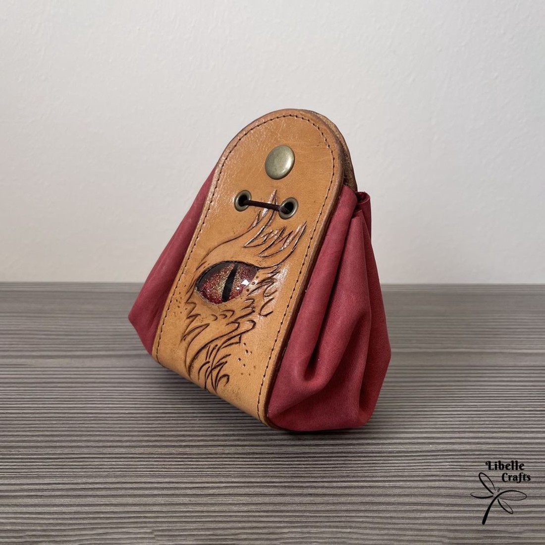 Antikolt bézs - gyűrt piros sárkányszemes bőr 2in1 szütyő és kockatálca - Rewa - játék & sport - szerepjáték - Meska.hu