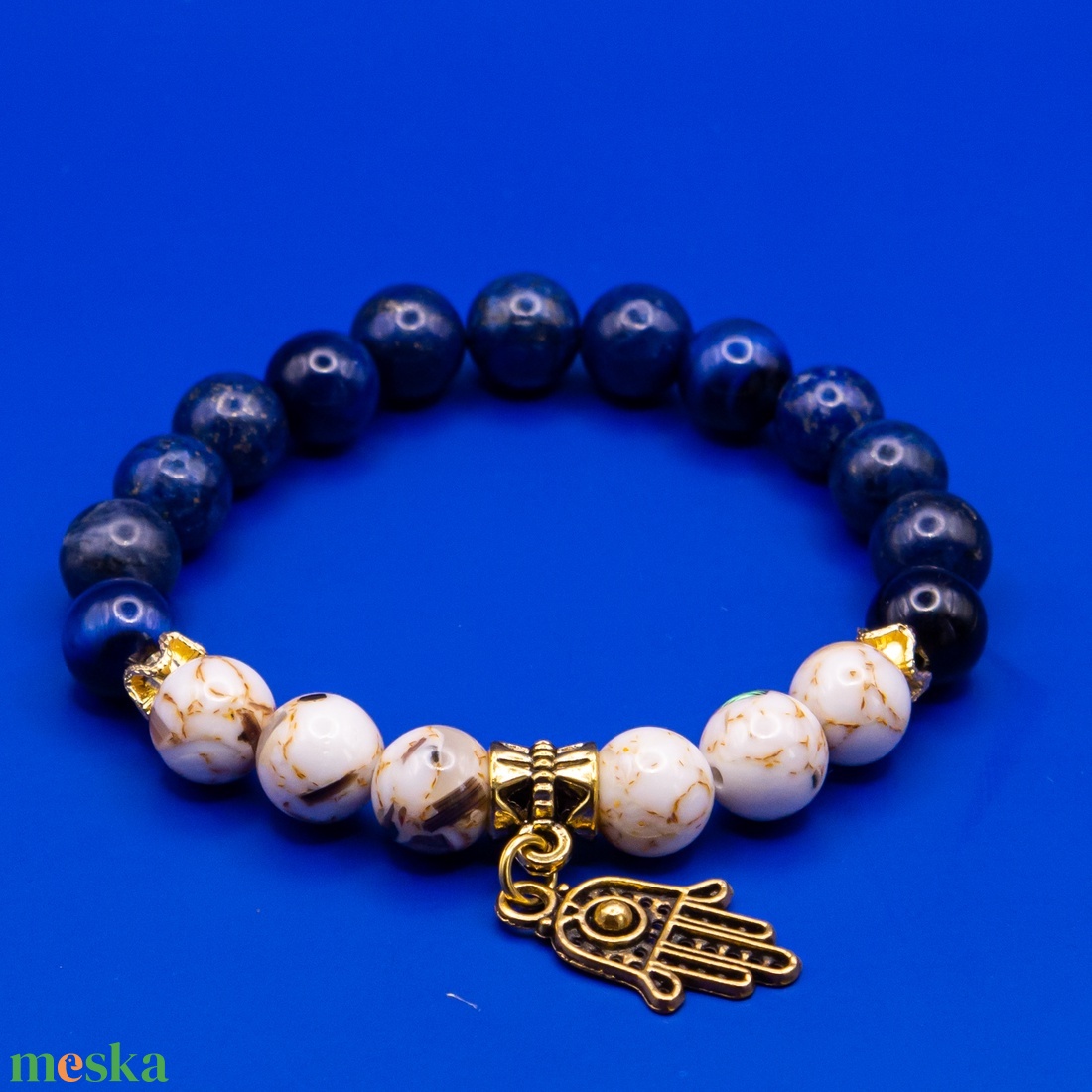 HAMSA ásványkarkötő szintetikus gyöngy kagylódarabokkal, lapis lazuli lazurit arany hamsa fatima kéz medál - ékszer - karkötő - ásványkarkötő - Meska.hu HAMSA ásványkarkötő szintetikus gyöngy kagylódarabokkal, lapis lazuli lazurit arany hamsa fatima kéz medál - ékszer - karkötő - ásványkarkötő - Meska.hu