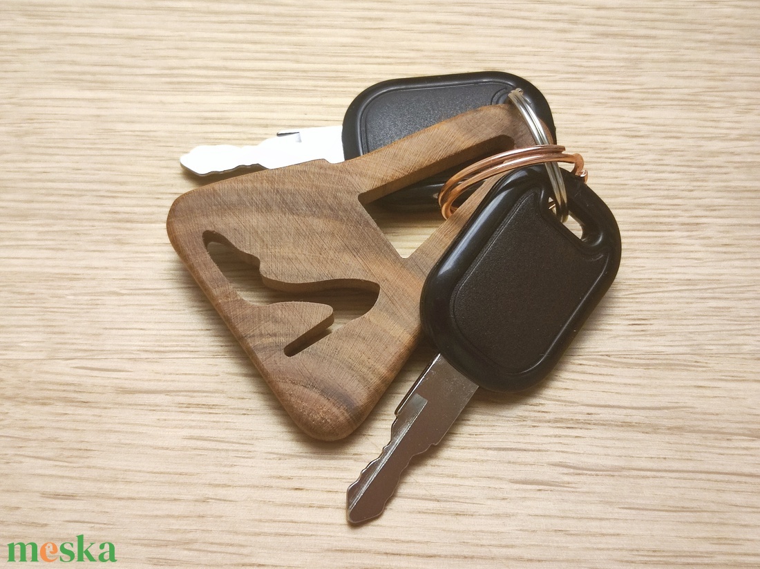 Hamupipőke � Diófa táskadísz és kulcstartó - táska & tok - kulcstartó & táskadísz - táskadísz - Meska.hu