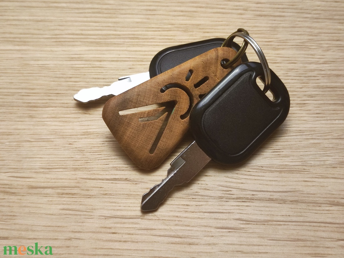 Csúcshódító  � Diófa kulcstartó - táska & tok - kulcstartó & táskadísz - kulcstartó - Meska.hu