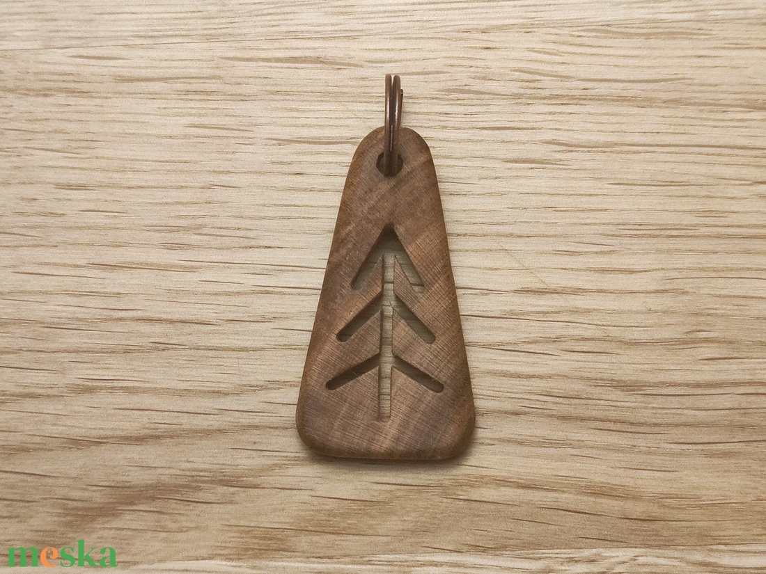 Diófa kulcstartó - Erdőjáró - egyedi kézműves fa ajándék - táska & tok - kulcstartó & táskadísz - kulcstartó - Meska.hu