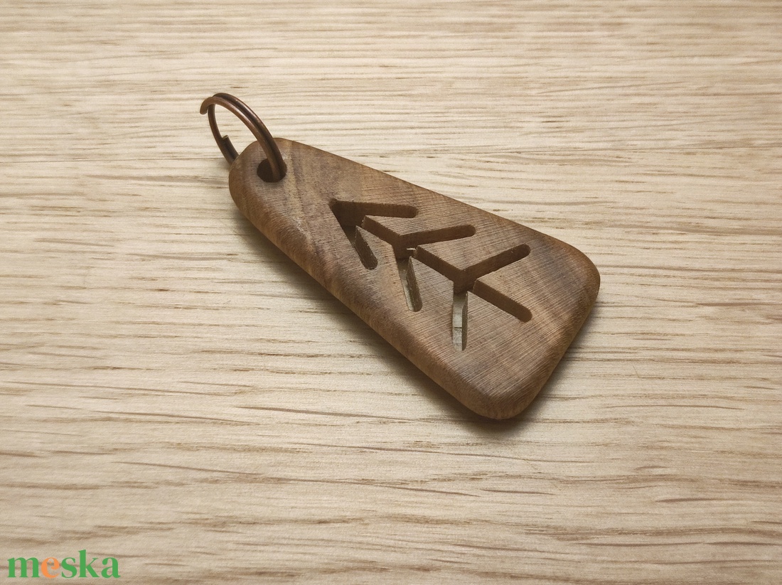 Diófa kulcstartó - Erdőjáró - egyedi kézműves fa ajándék - táska & tok - kulcstartó & táskadísz - kulcstartó - Meska.hu