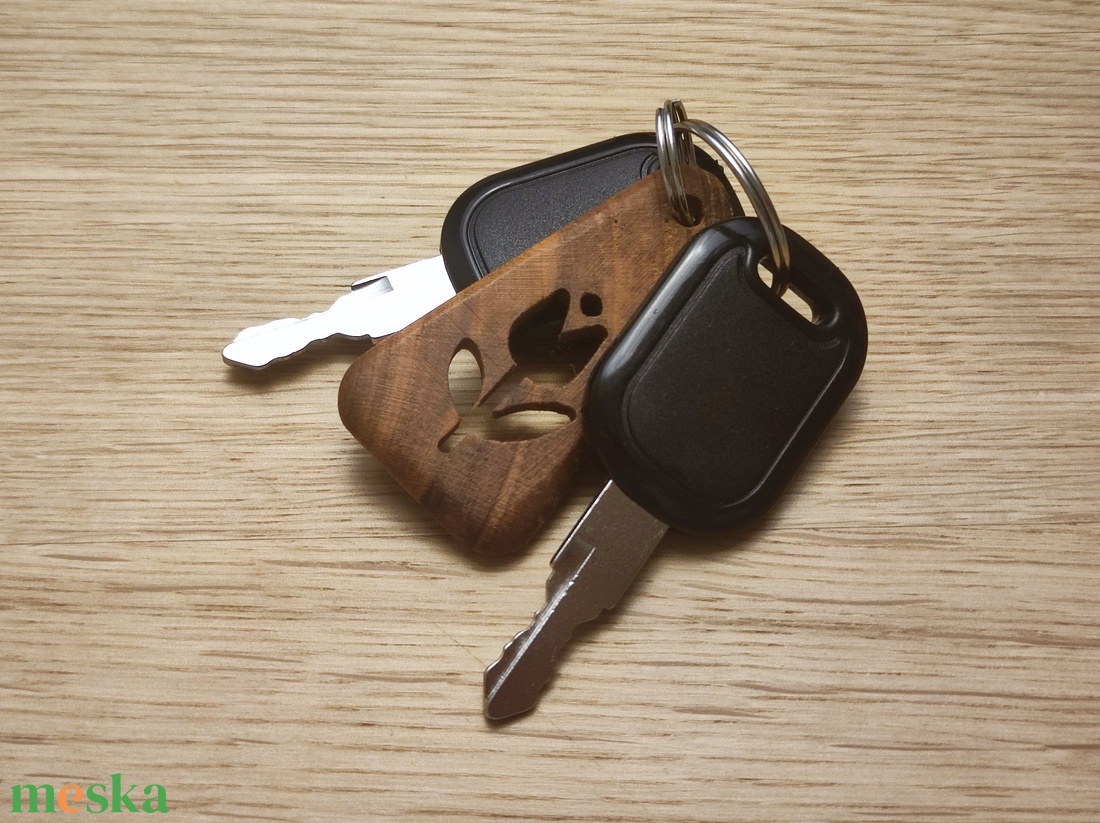 Tavasz hírnöke  � Diófa kulcstartó - táska & tok - kulcstartó & táskadísz - kulcstartó - Meska.hu