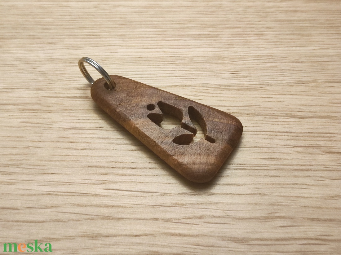 Tavasz hírnöke  � Diófa kulcstartó - táska & tok - kulcstartó & táskadísz - kulcstartó - Meska.hu