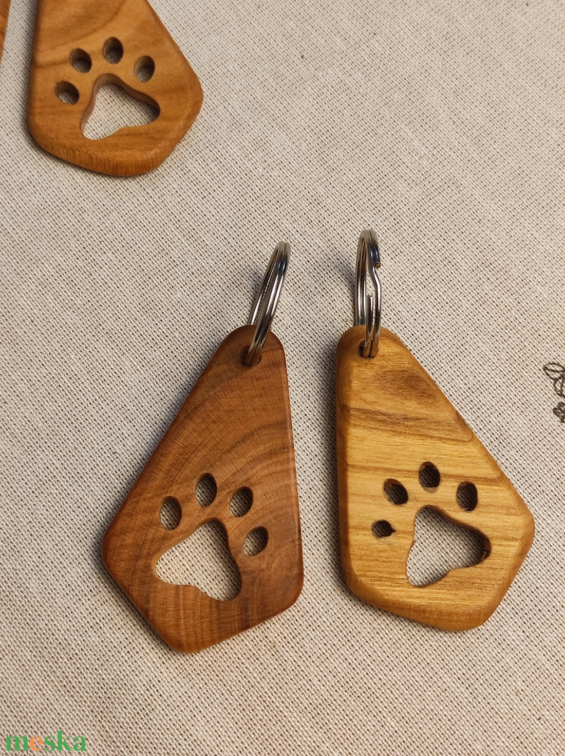 Mancs Kulcstartó Nemes Gyümölcsfából � Egyedi Ajándék Gazdiknak - táska & tok - kulcstartó & táskadísz - kulcstartó - Meska.hu