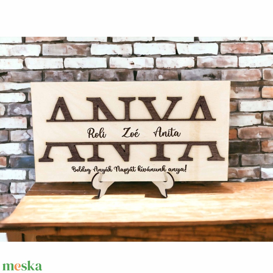 Személyre szabott 'Anya' feliratú tábla nevekkel - Egyedi gravírozott ajándék családtagok nevével, különleges al - otthon & életmód - dekoráció - asztal és polc dekoráció - asztaldísz - Meska.hu