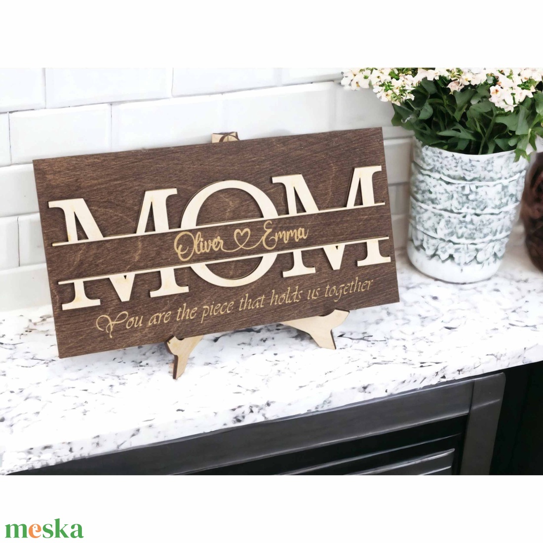 Személyre szabott 'Anya' feliratú tábla nevekkel - Egyedi gravírozott ajándék családtagok nevével, különleges al - otthon & életmód - dekoráció - asztal és polc dekoráció - asztaldísz - Meska.hu