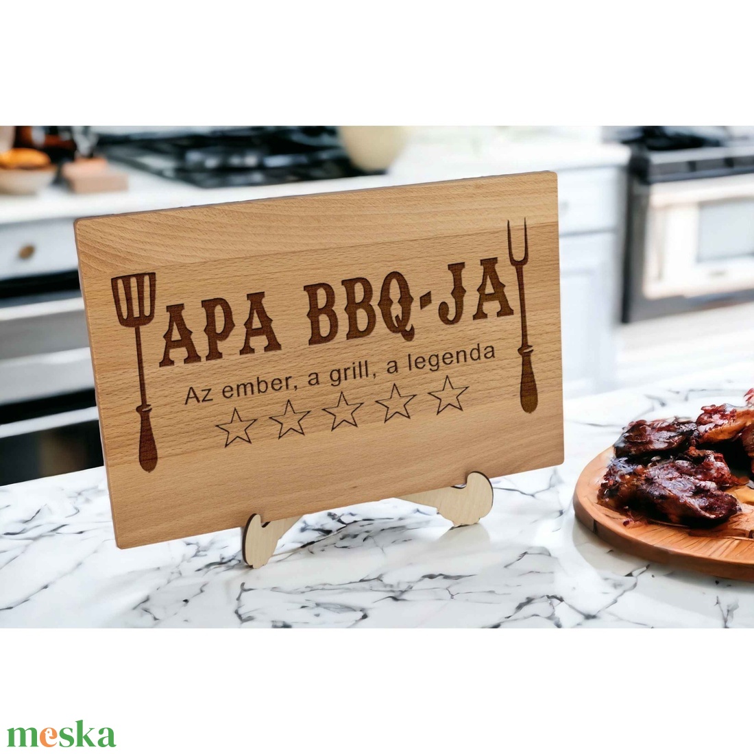 A grill királya - Grillmester - Apa BBQ-ja - vicces ajándék a grillezés szerelmeseinek, egyedi gravírozott vágódeszka - otthon & életmód - ház & kert - bográcsozás, grillezés - Meska.hu