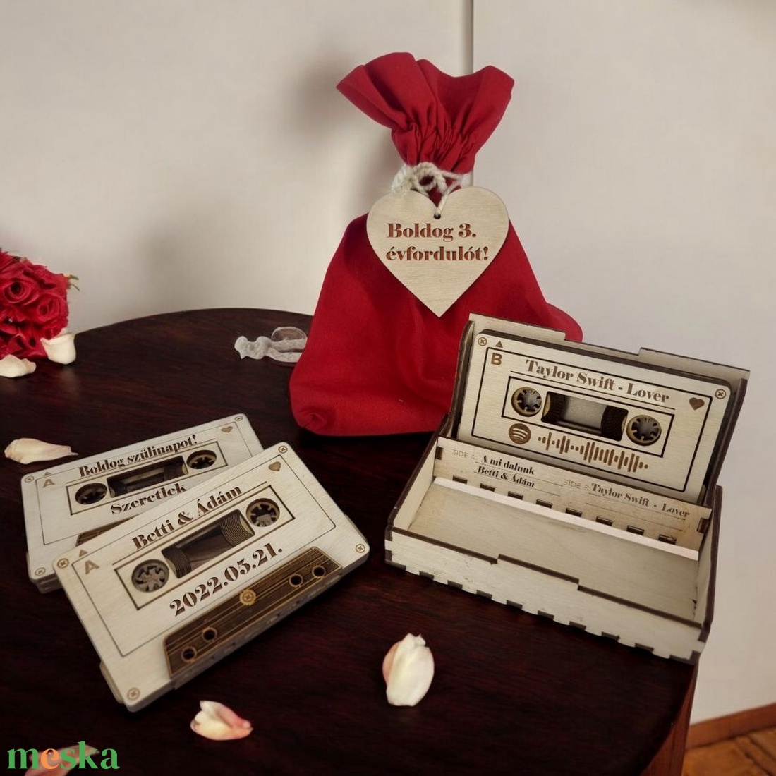 Gravírozott kazetta Spotify vagy QR kóddal - otthon & életmód - dekoráció - dísztárgy - Meska.hu