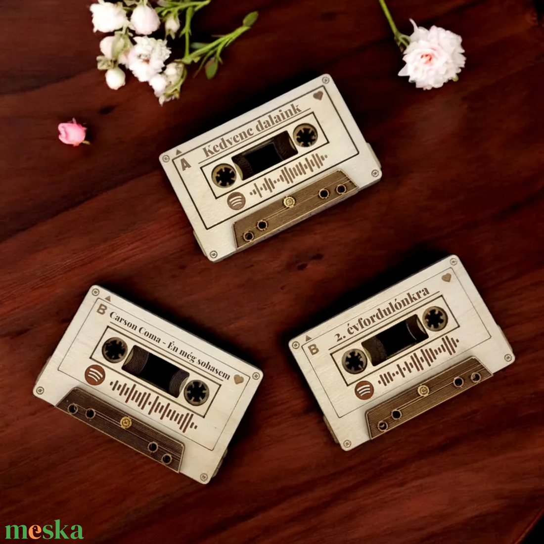 Gravírozott kazetta Spotify vagy QR kóddal - otthon & életmód - dekoráció - dísztárgy - Meska.hu