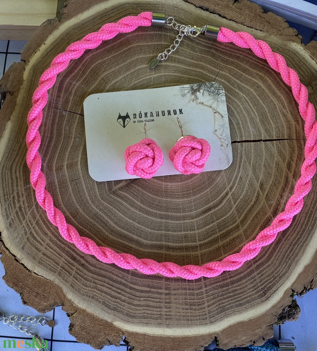 Sodrás nyaklánc és Szeder maxi bogyós fülbevaló zsinórékszer szett, kézzel csomózott, neonpink - ékszer - ékszerszett - Meska.hu