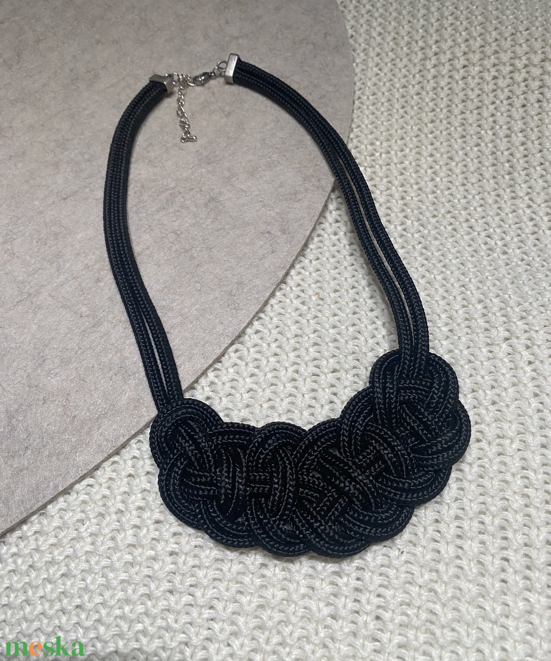 Vízfodor nyaklánc és Franciakapcsos Szeder fülbevaló zsinórékszer szett, kézzel csomózott, fekete - ékszer - ékszerszett - Meska.hu