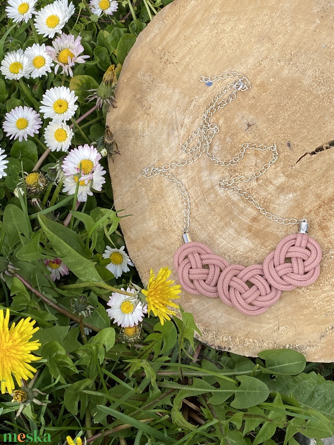 Virágos nyaklánc több színben - ékszer - nyaklánc - hosszú nyaklánc - Meska.hu