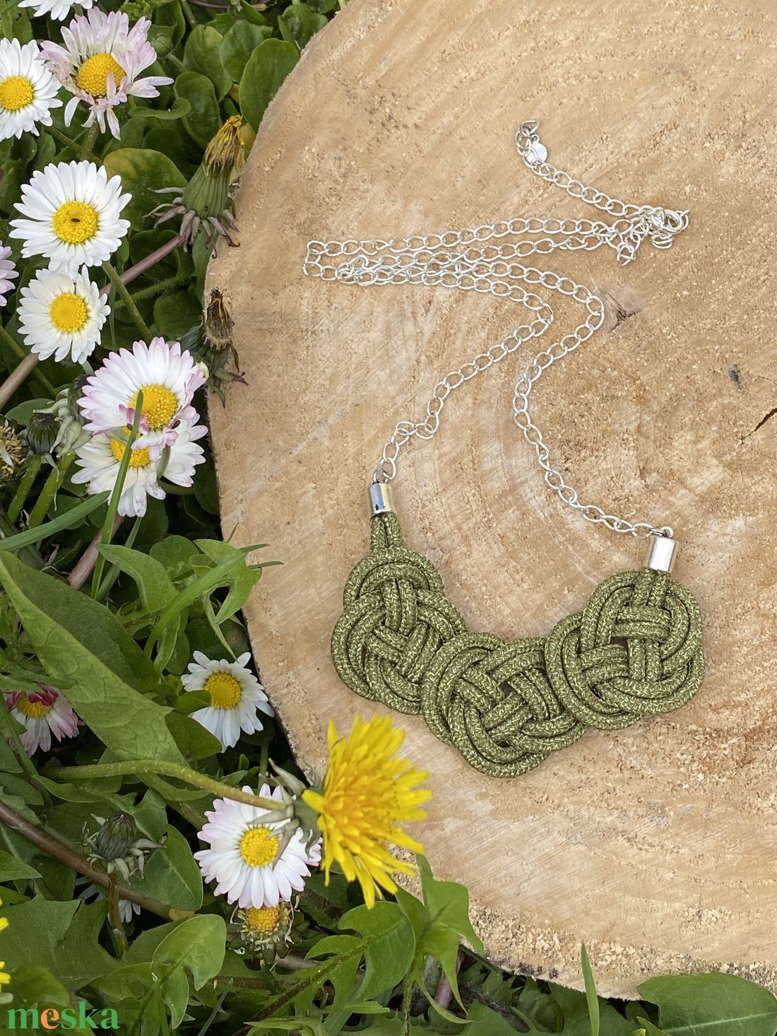 Virágos nyaklánc több színben - ékszer - nyaklánc - hosszú nyaklánc - Meska.hu