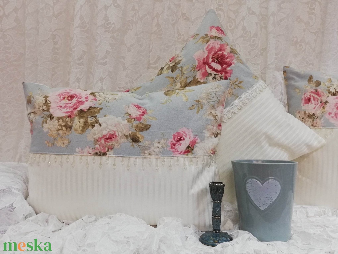 Rózsás vintage párnahuzat gyönggyel díszítve 40 x 50 cm-es - otthon & életmód - lakástextil - párna & párnahuzat - Meska.hu Rózsás vintage párnahuzat gyönggyel díszítve 40 x 50 cm-es - otthon & életmód - lakástextil - párna & párnahuzat - Meska.hu