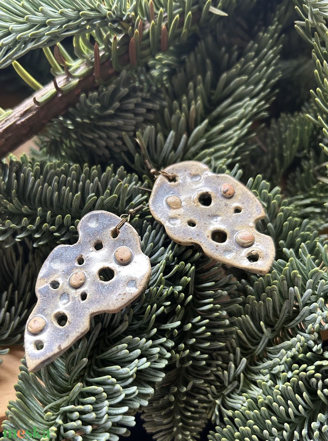 Szürke Kerámia fülbevaló - ékszer - fülbevaló - lógó fülbevaló - Meska.hu