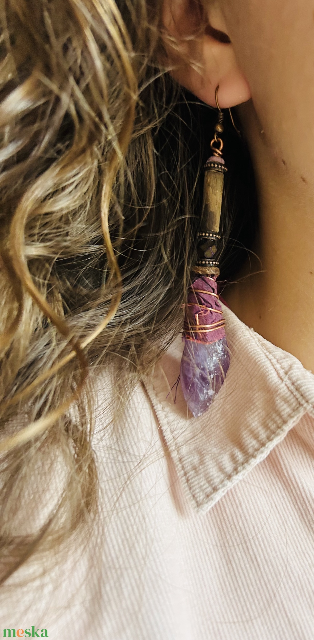 Lila hippi fülbevaló - ékszer - fülbevaló - lógó fülbevaló - Meska.hu