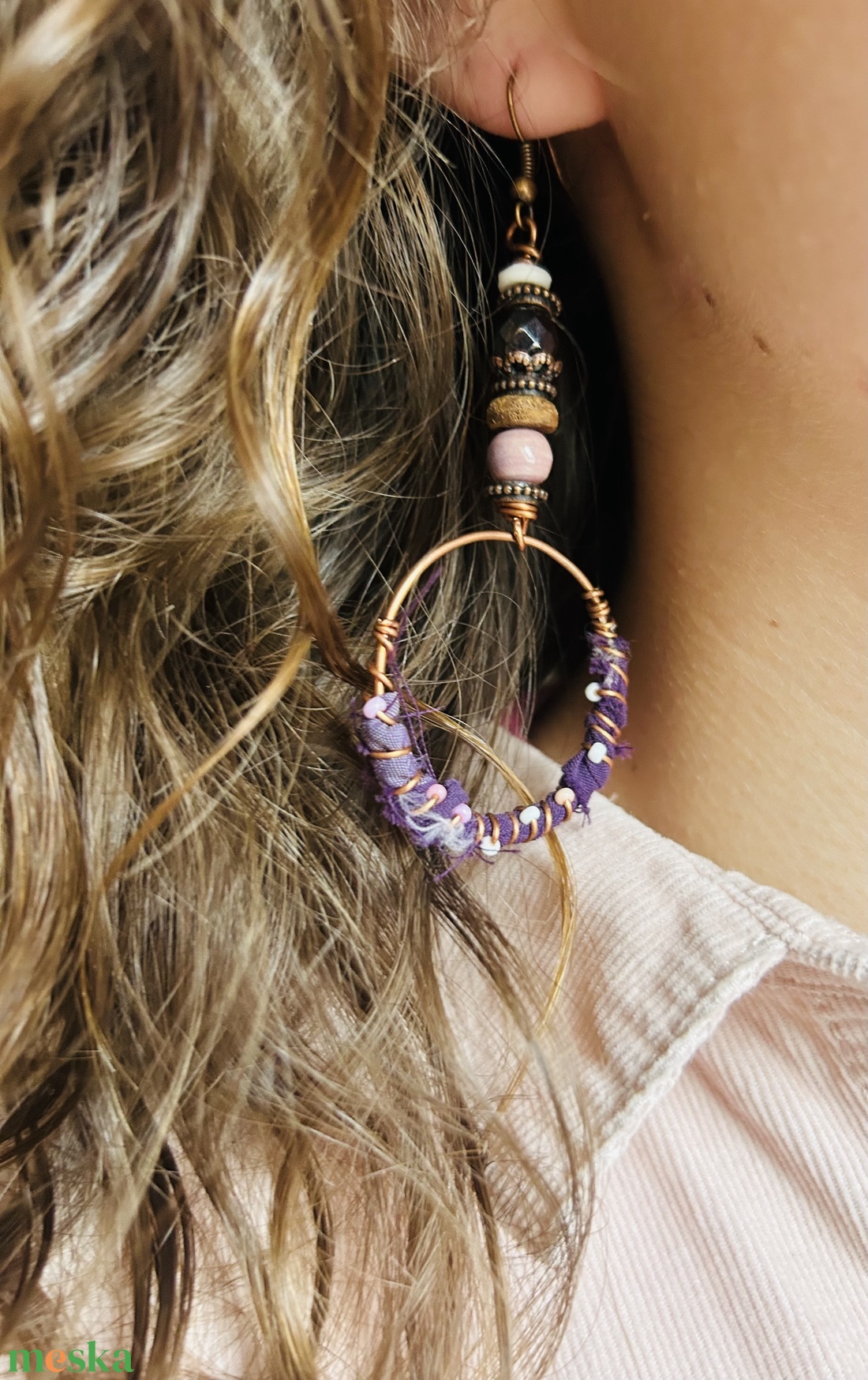 Lila hippi fülbevaló - ékszer - fülbevaló - lógó fülbevaló - Meska.hu