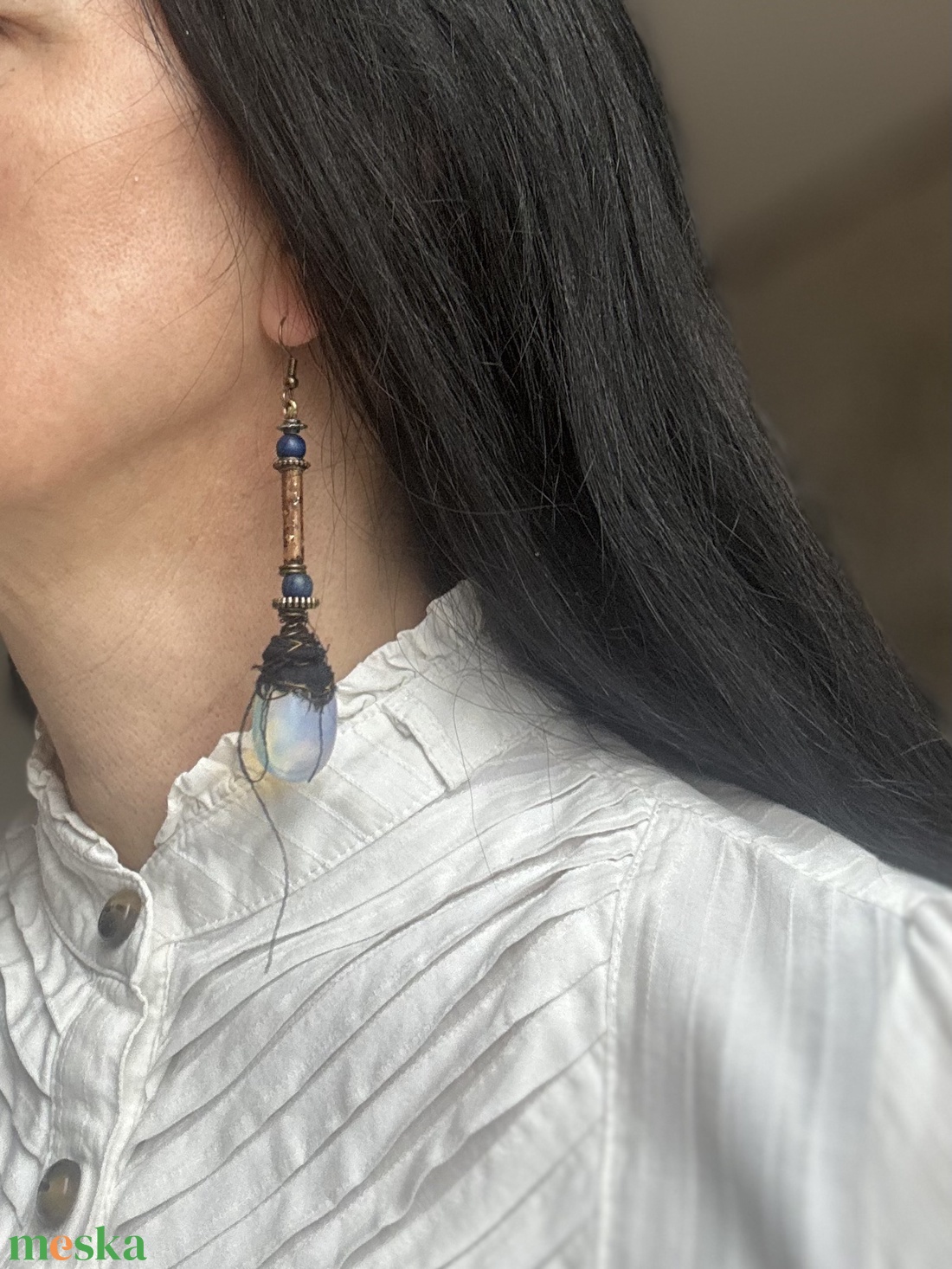 Asszimertikus opál fülbevaló - ékszer - fülbevaló - lógós kerek fülbevaló - Meska.hu