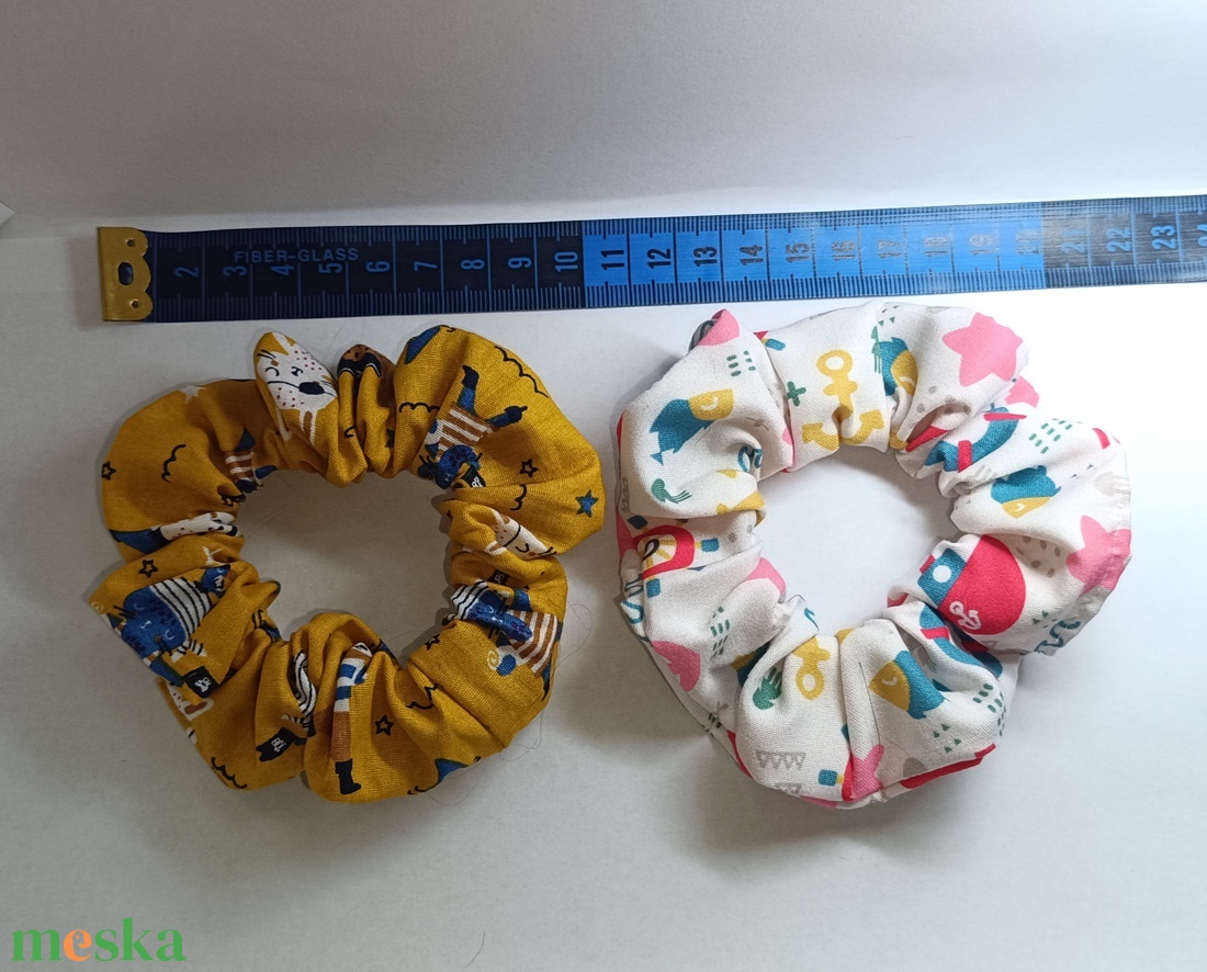 Tenger scrunchie csomag, 2 db kalóz és tengerész motívumos hajgumi  - ruha & divat - hajdísz & hajcsat - hajgumi - Meska.hu Tenger scrunchie csomag, 2 db kalóz és tengerész motívumos hajgumi  - ruha & divat - hajdísz & hajcsat - hajgumi - Meska.hu
