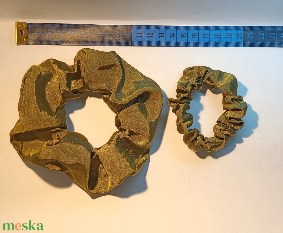 Old Money scrunchie csomag, 2 db szatén hajgumi  - ruha & divat - hajdísz & hajcsat - hajgumi - Meska.hu Old Money scrunchie csomag, 2 db szatén hajgumi  - ruha & divat - hajdísz & hajcsat - hajgumi - Meska.hu